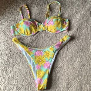 Flowery bikini set